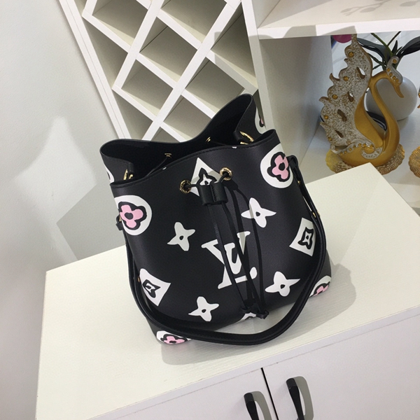 ルイヴィトンバッグ側面デザイン